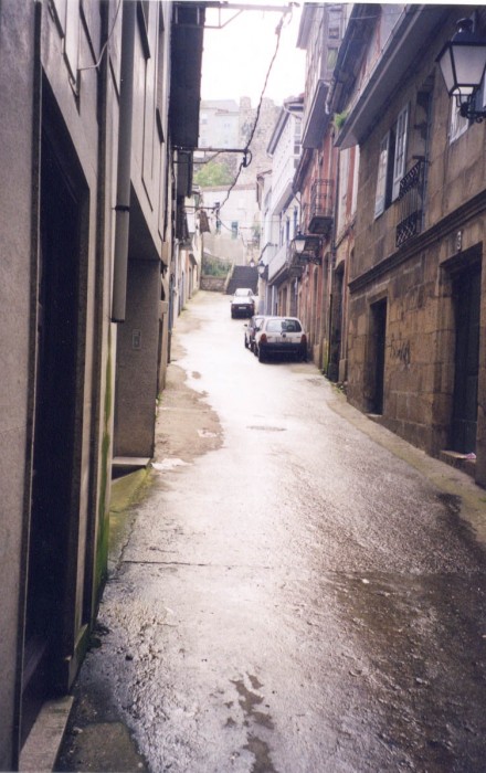calle Abelardo Baanante, aunque los monfortinos la conoce como A Calexa. Zona de ámbito zona de ámbito judío extramuros de la villa