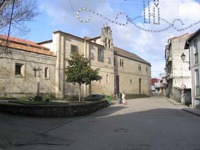 Imagen de la plazuela de Santa Clara y de la iglesia del monasterio de las MM Clarisas Comienzo de la calle y del barrio de Santa Clara, para la inmensa mayoría de vecinos, popularmente, del barrio de Remberde/Ramberde.