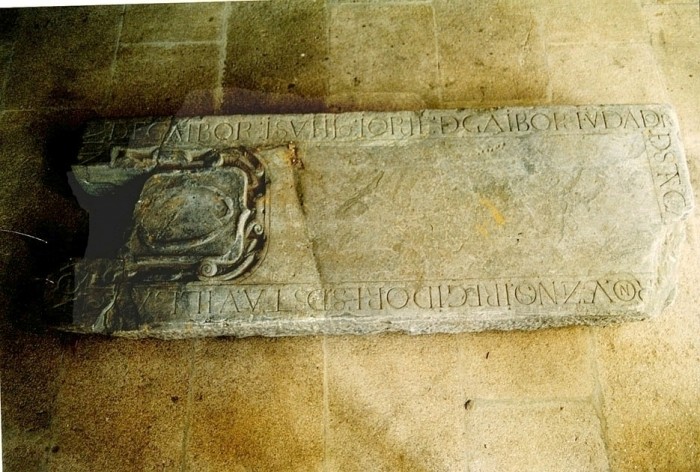 Lapida sepulcral de la familia monfortina judeoconversa de apellido Gaibor. Siglo XVI. Museo Provincial de Ourense